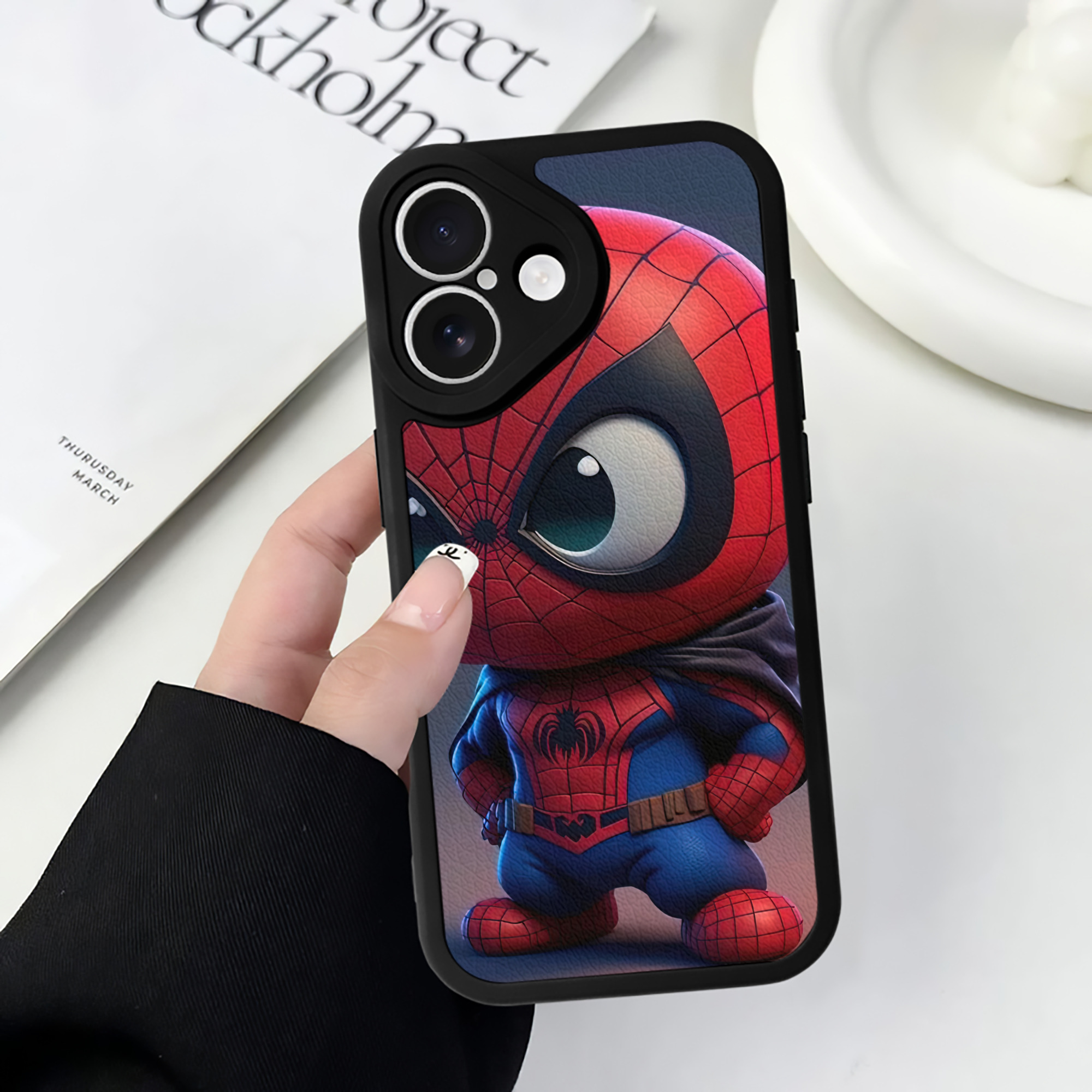 Spider Man スパイダーマン 【iPhone 16シリーズ対応】シリコンスマホケース（レザー調） 材質：シリコン